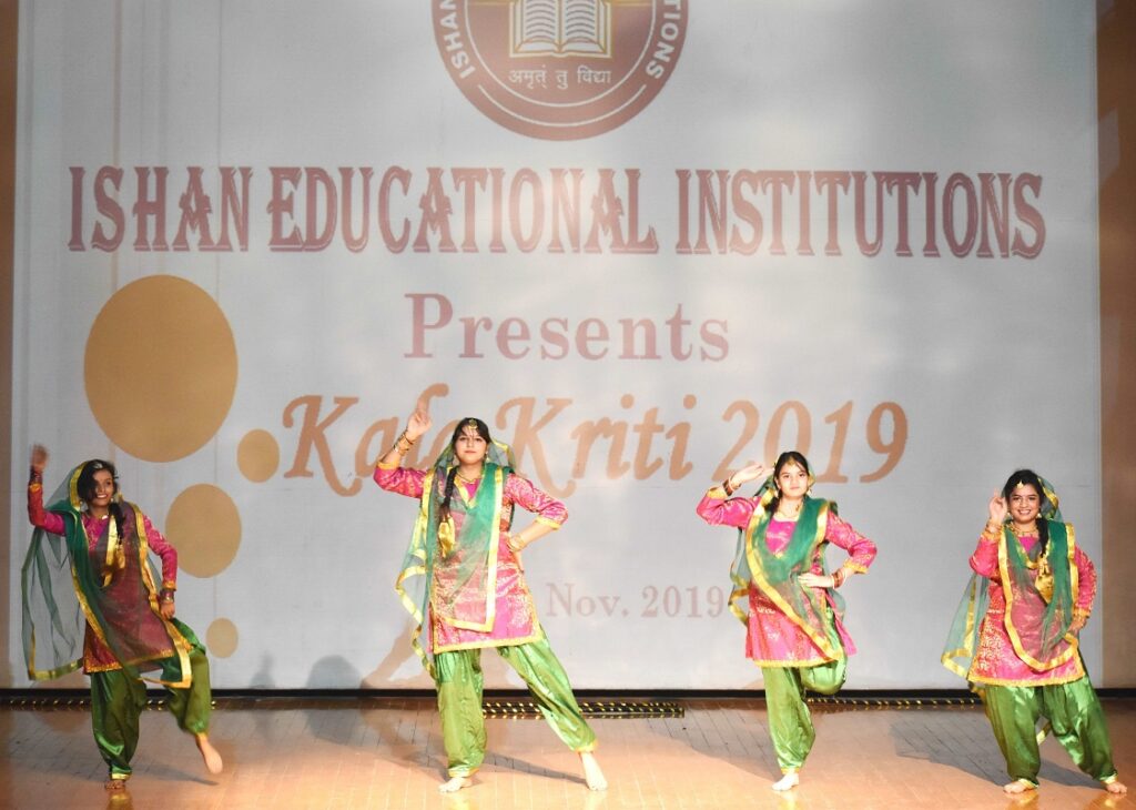 Giddha dance by students